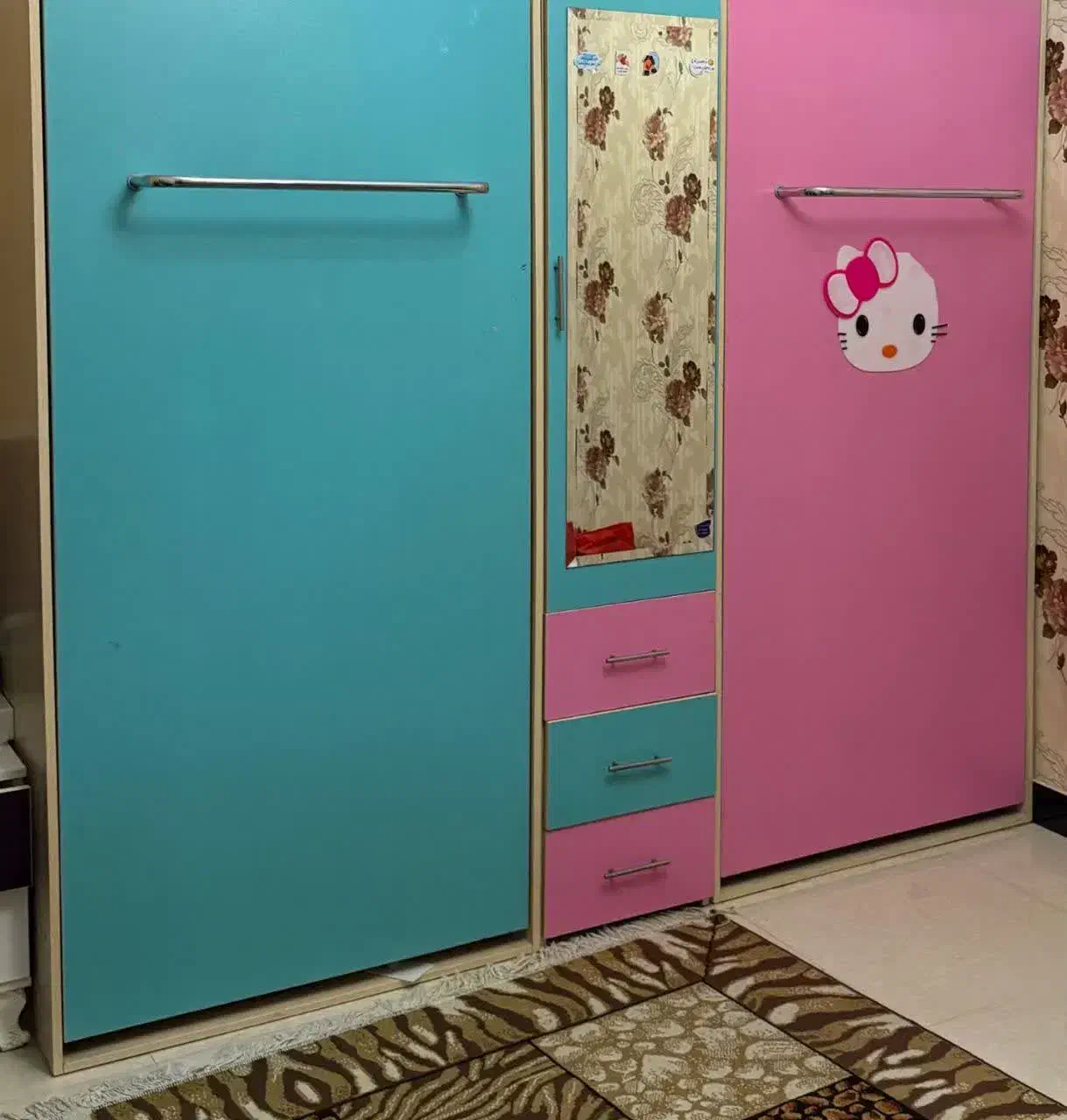 میز تلوزیون تمام چوب روس اصل و تخت تاشو دو نفره|میز تلویزیون|اسلامشهر, صادقیه|دیوار