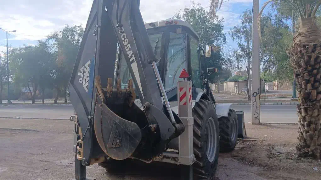 اجاره بیل بکهول|ماشین‌آلات صنعتی|اهواز, منبع اب|دیوار