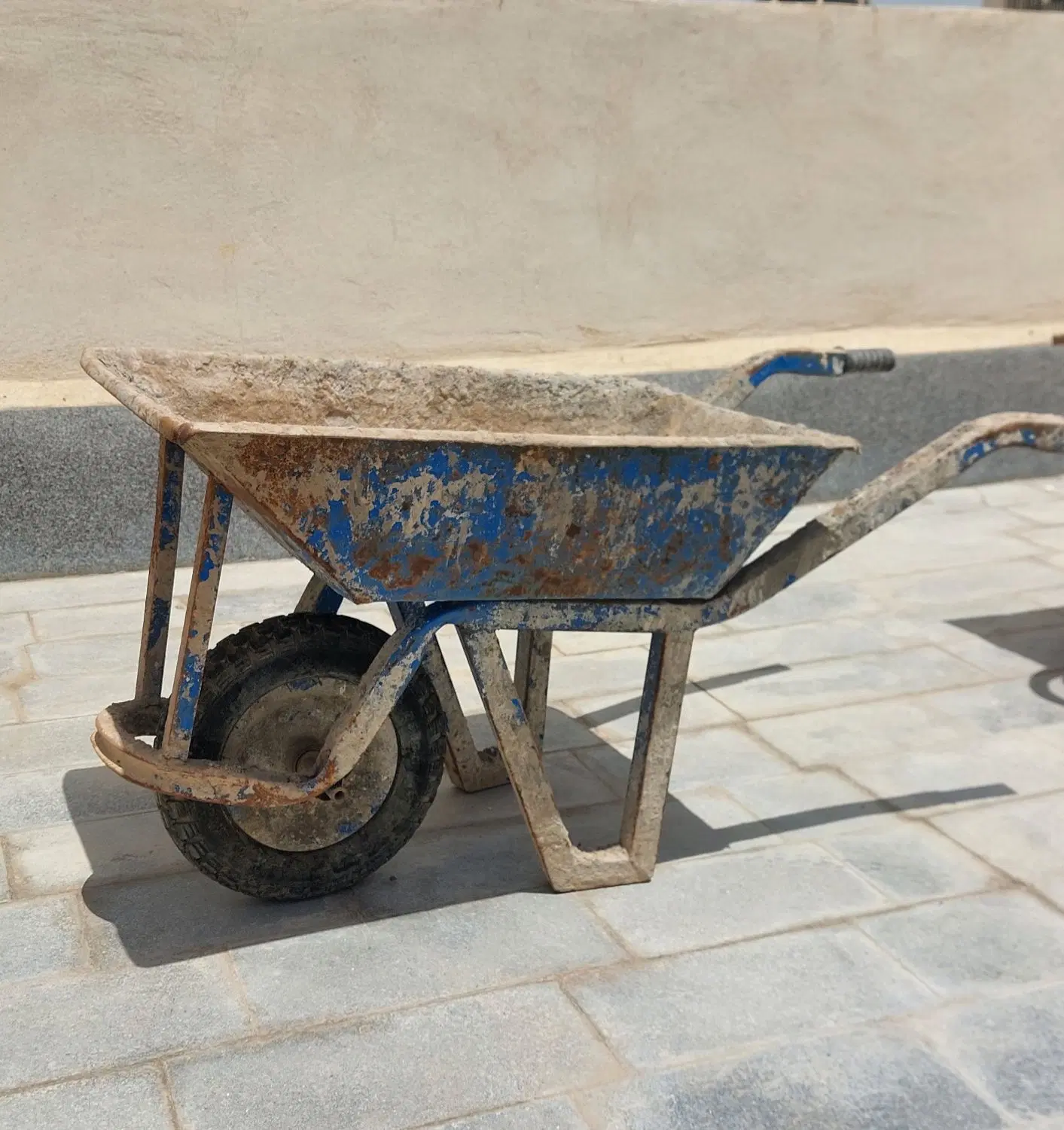 فرغون|ابزارآلات|مشهد, کوشش|دیوار