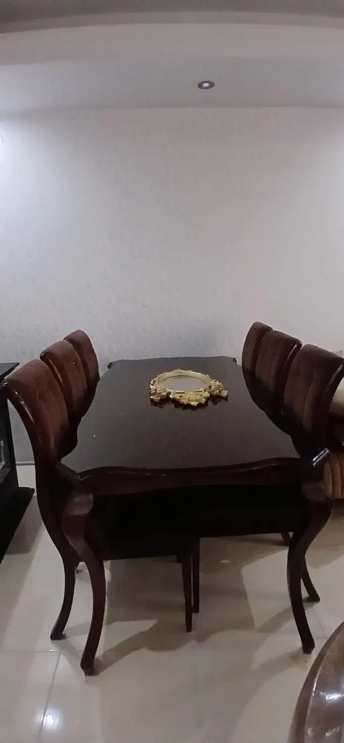 میز غذا خوری تمام چوب ۶ نفره کاملا سالم|میز و صندلی غذاخوری|کرج, حصارک بالا|دیوار