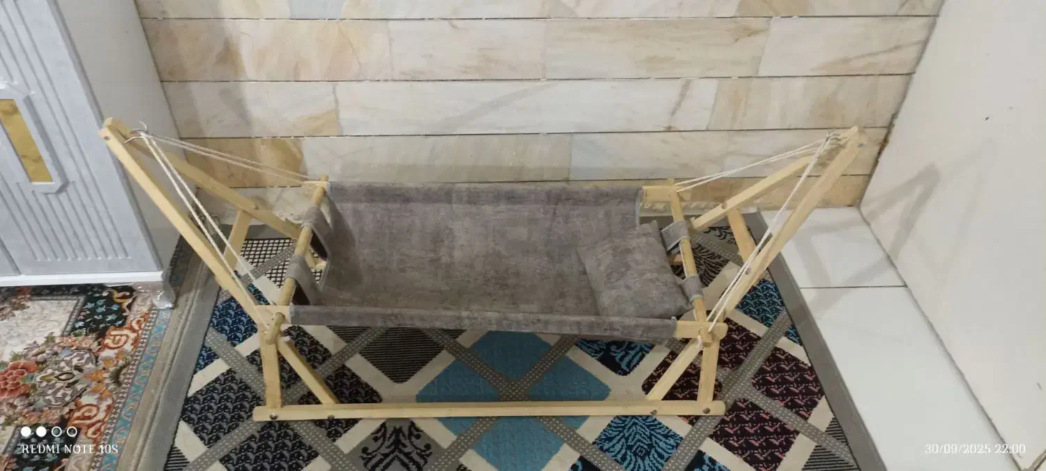 گهواره کلاسیک‌ چوبی|اسباب و اثاث بچه|قائن, |دیوار