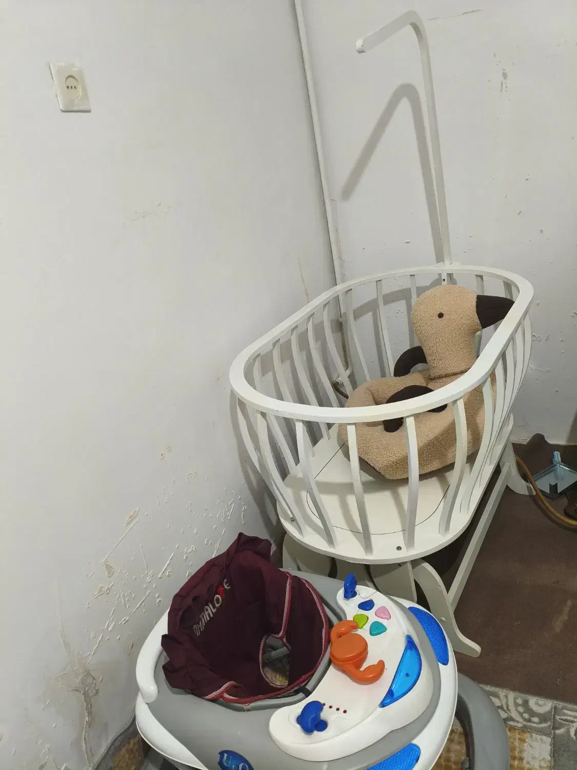 تعدادی وسایل در حد نو|تخت و صندلی بچه|قزوین, |دیوار