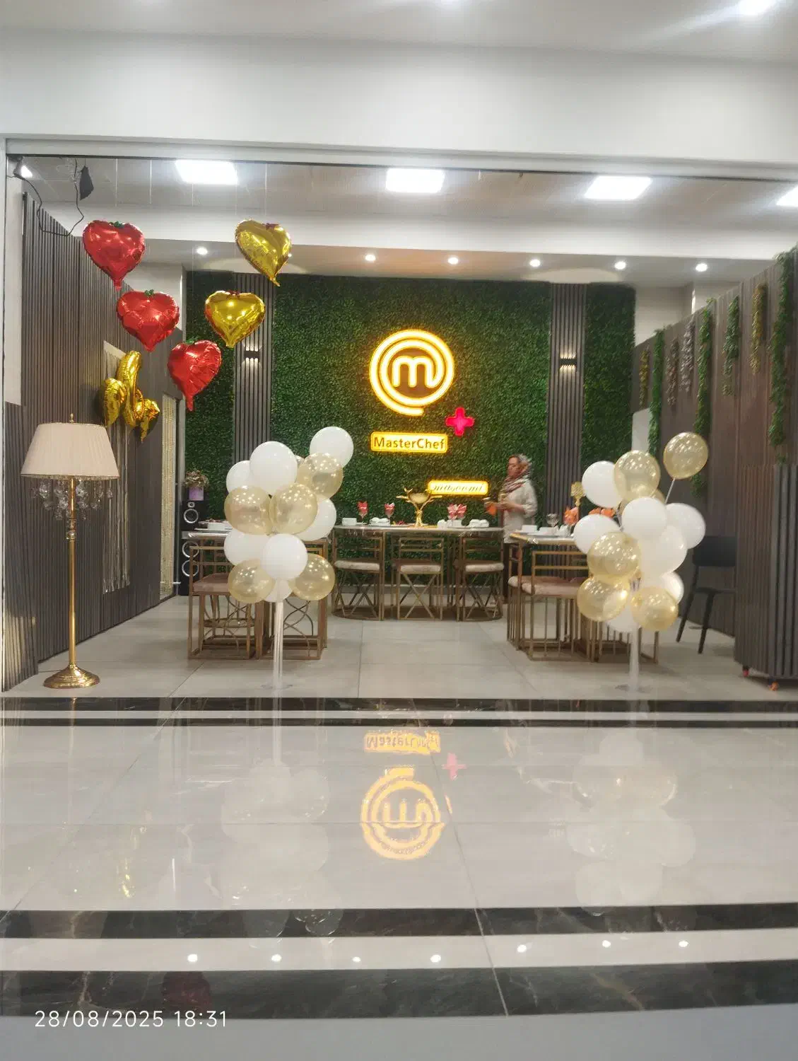 درخواست کمک آشپز وسالن کار|استخدام خدمات فروشگاه و رستوران|سهند, |دیوار