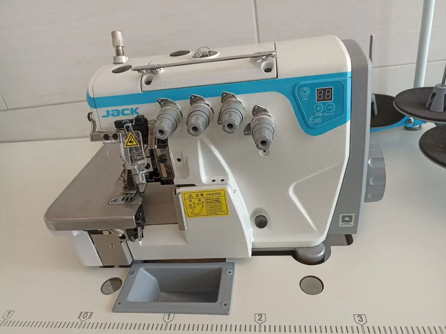 سردوز چهار نخ جک مدل E4sدر حد نو|چرخ خیاطی و ریسندگی|نظرآباد, رسالت|دیوار