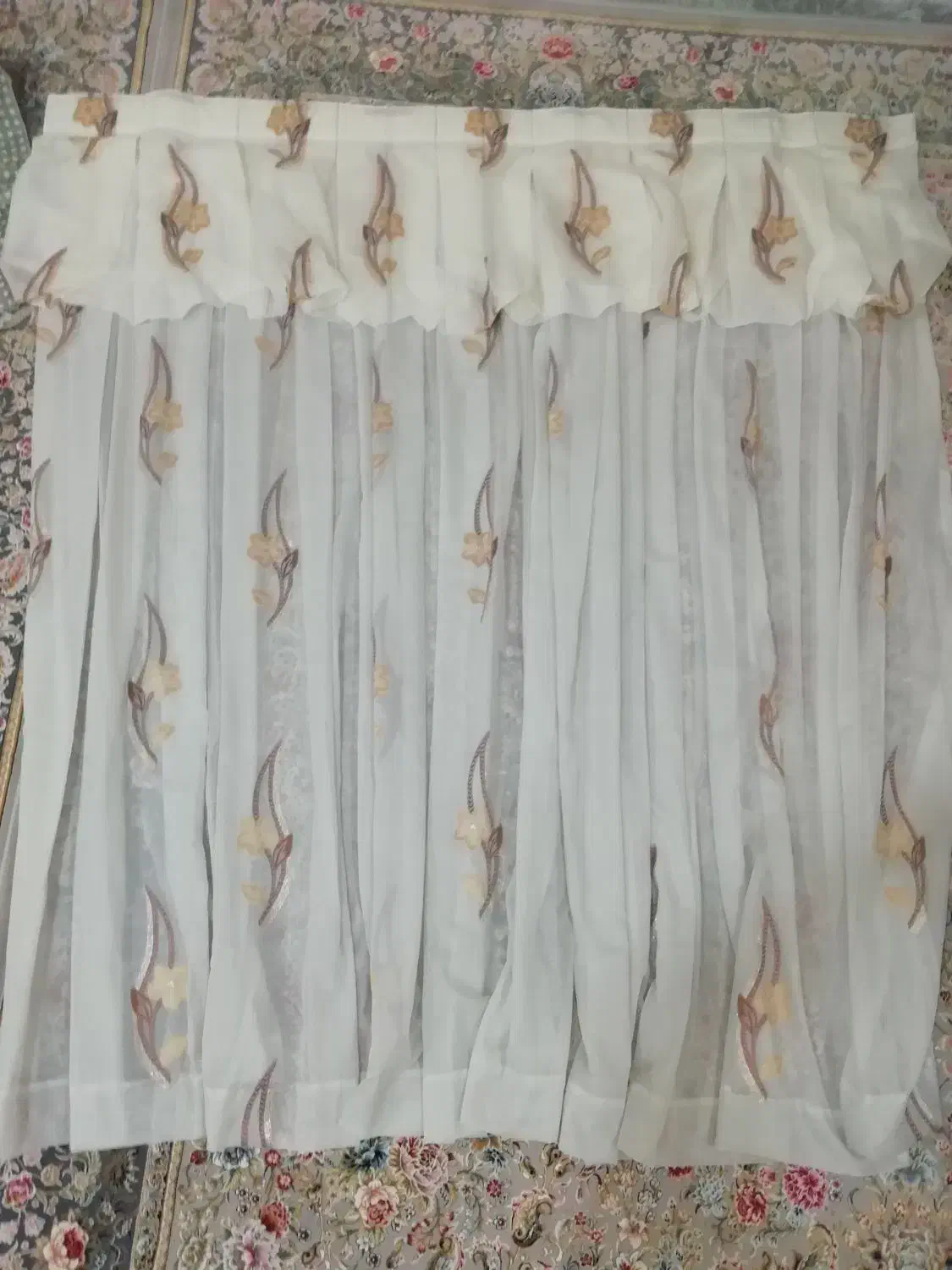 پرده و چوب لباسی در حد نو|پرده، رانر، رومیزی|قم, شاه سید علی|دیوار