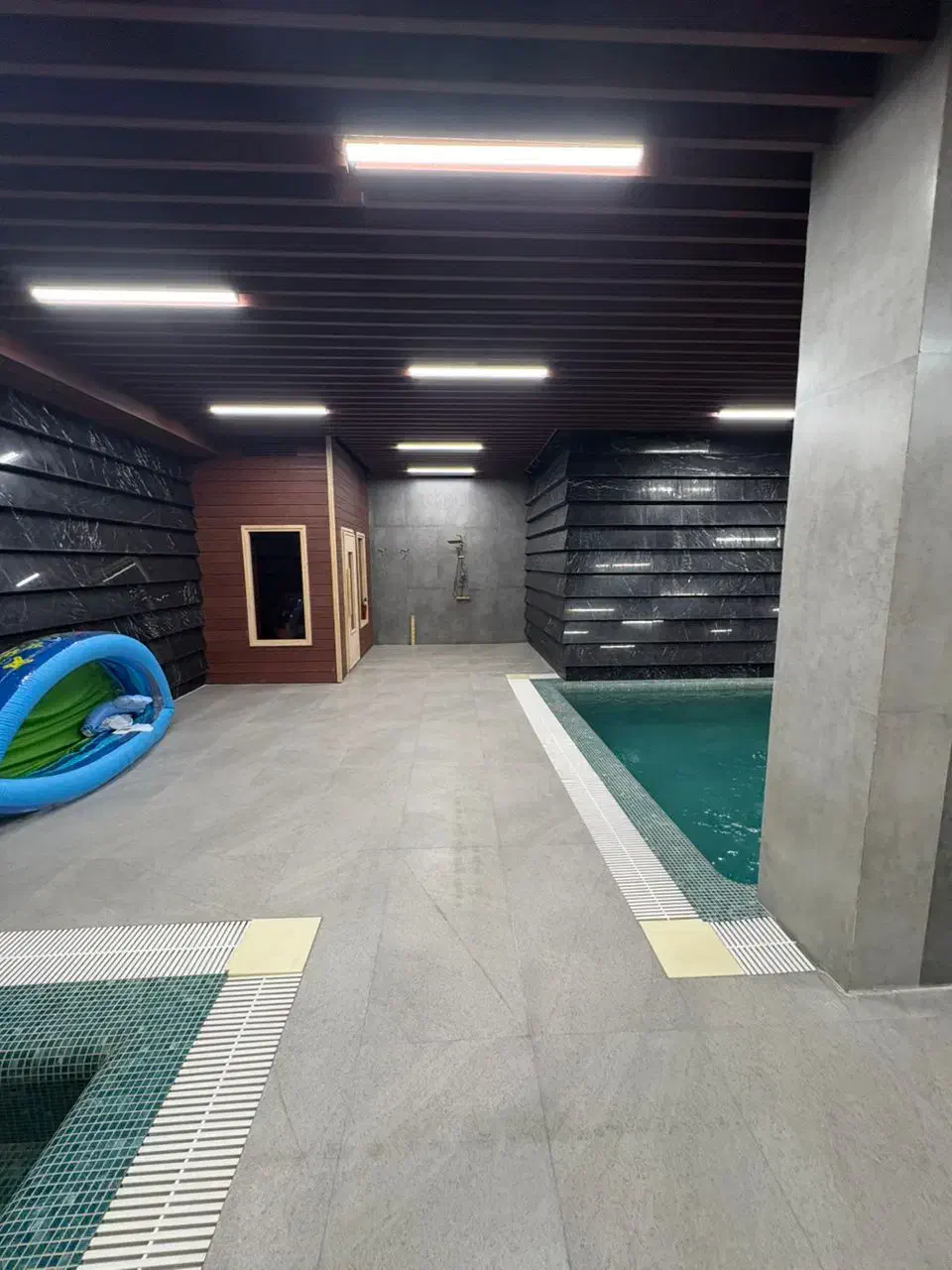 فرشته نوساز، ۱۶۰متر، ۳ خواب، استخر/ روف گاردن