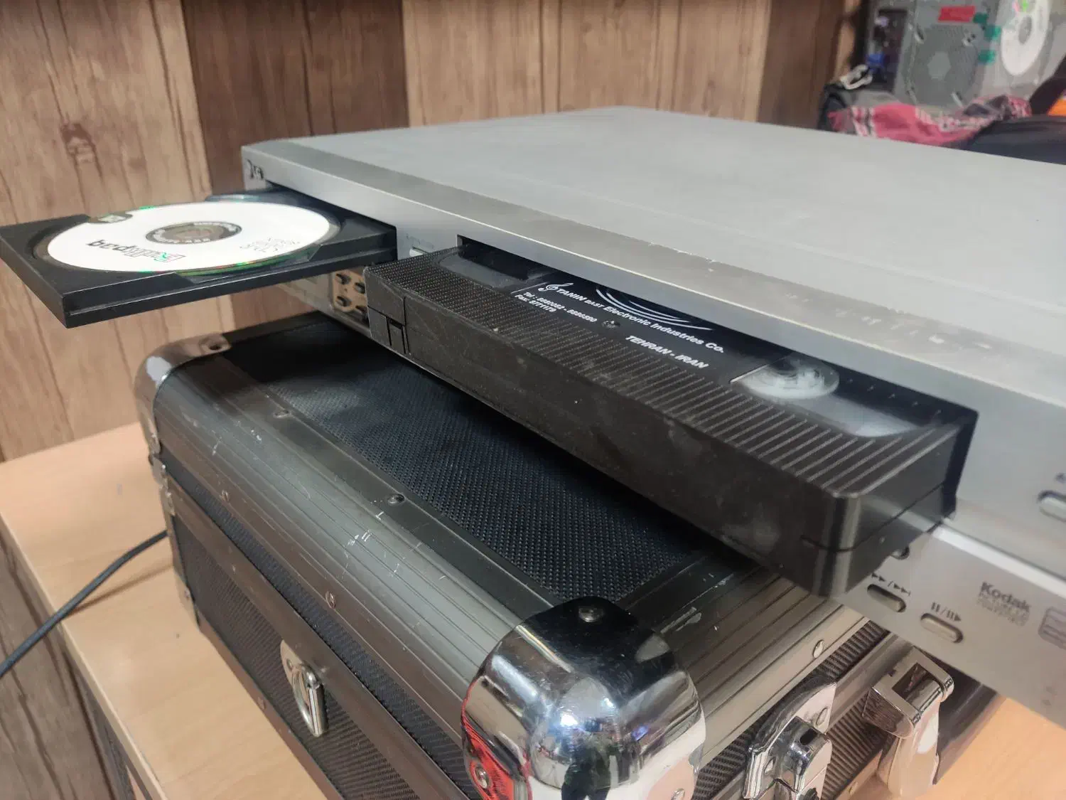 دستگاه دبل ویدئو (ویدیو و دی وی دی)|پخشکننده DVD و ویدیو|تهران, فلسطین (میدان انقلاب)|دیوار