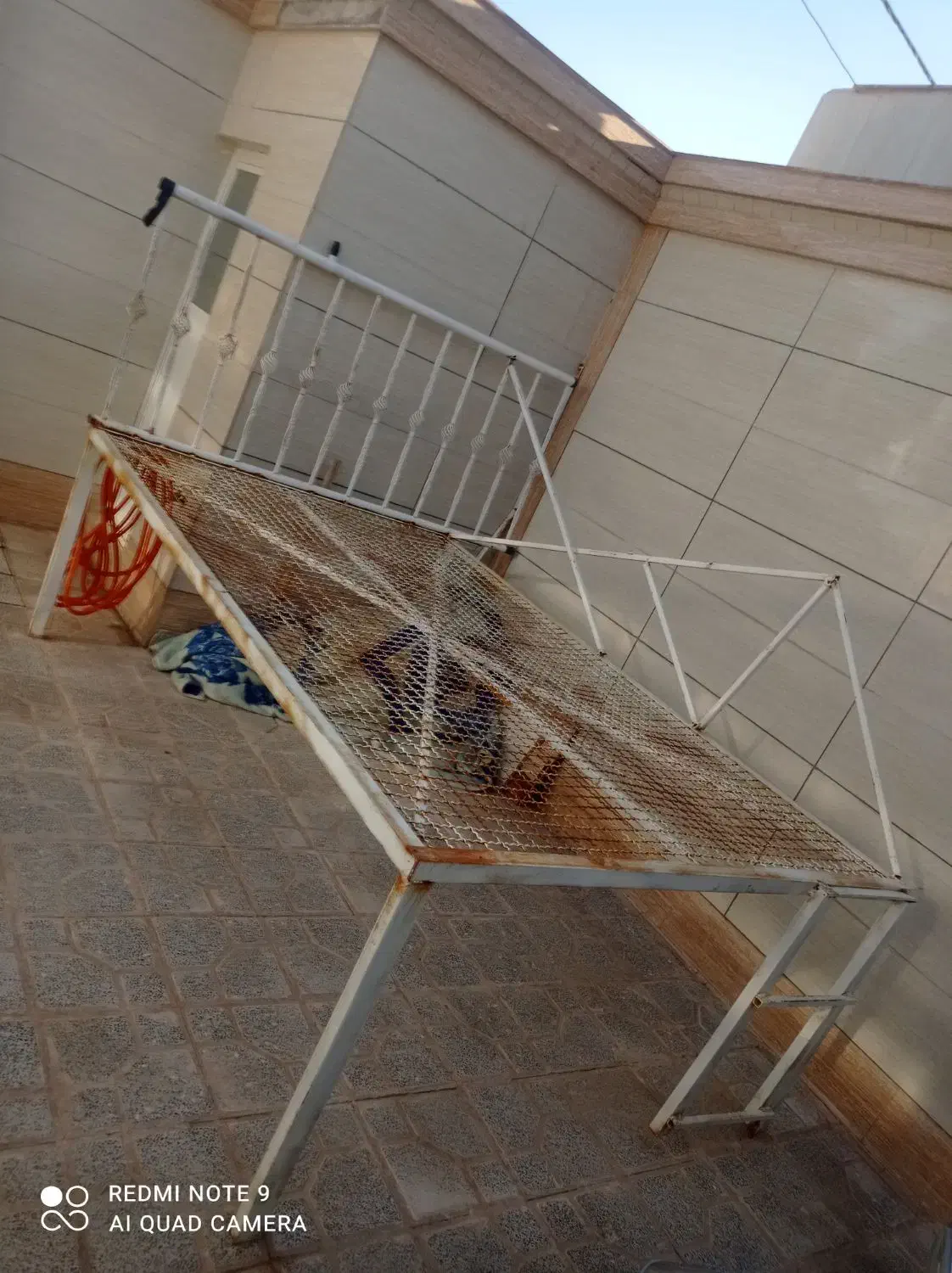 تخت آهنی|تخت و سرویس خواب|تربتحیدریه, باغ سلطانی|دیوار