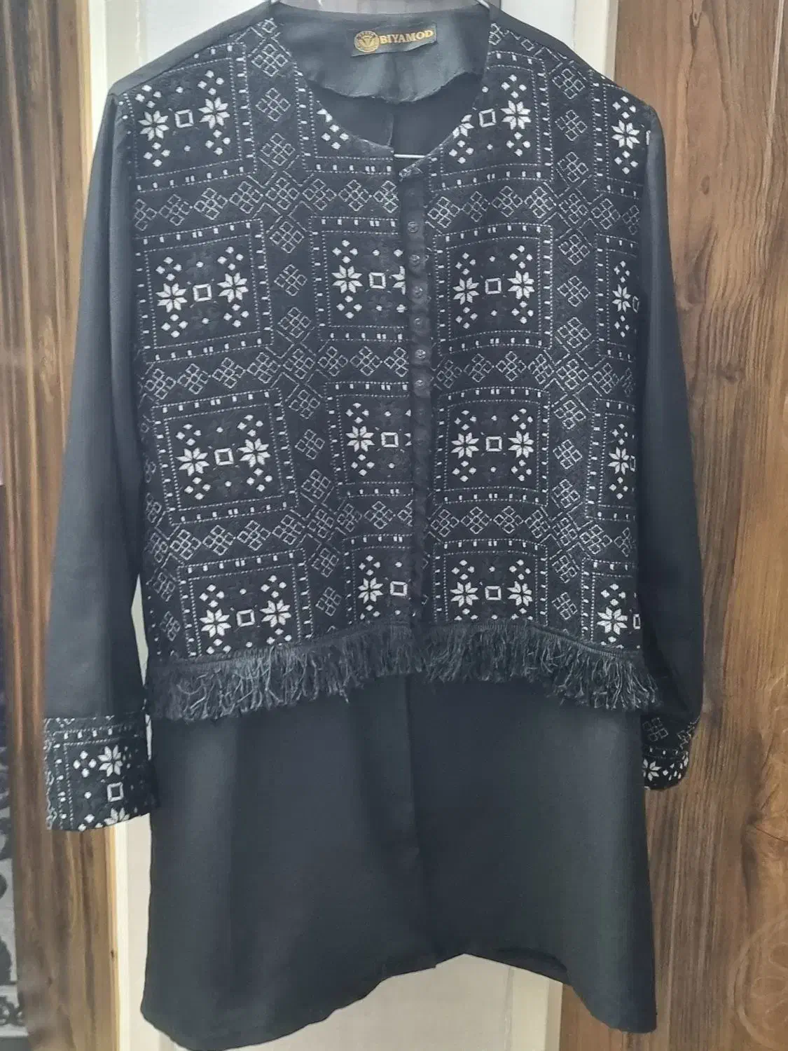 مانتو وپیراهن|لباس|قم, طلاب غیر ایرانی|دیوار