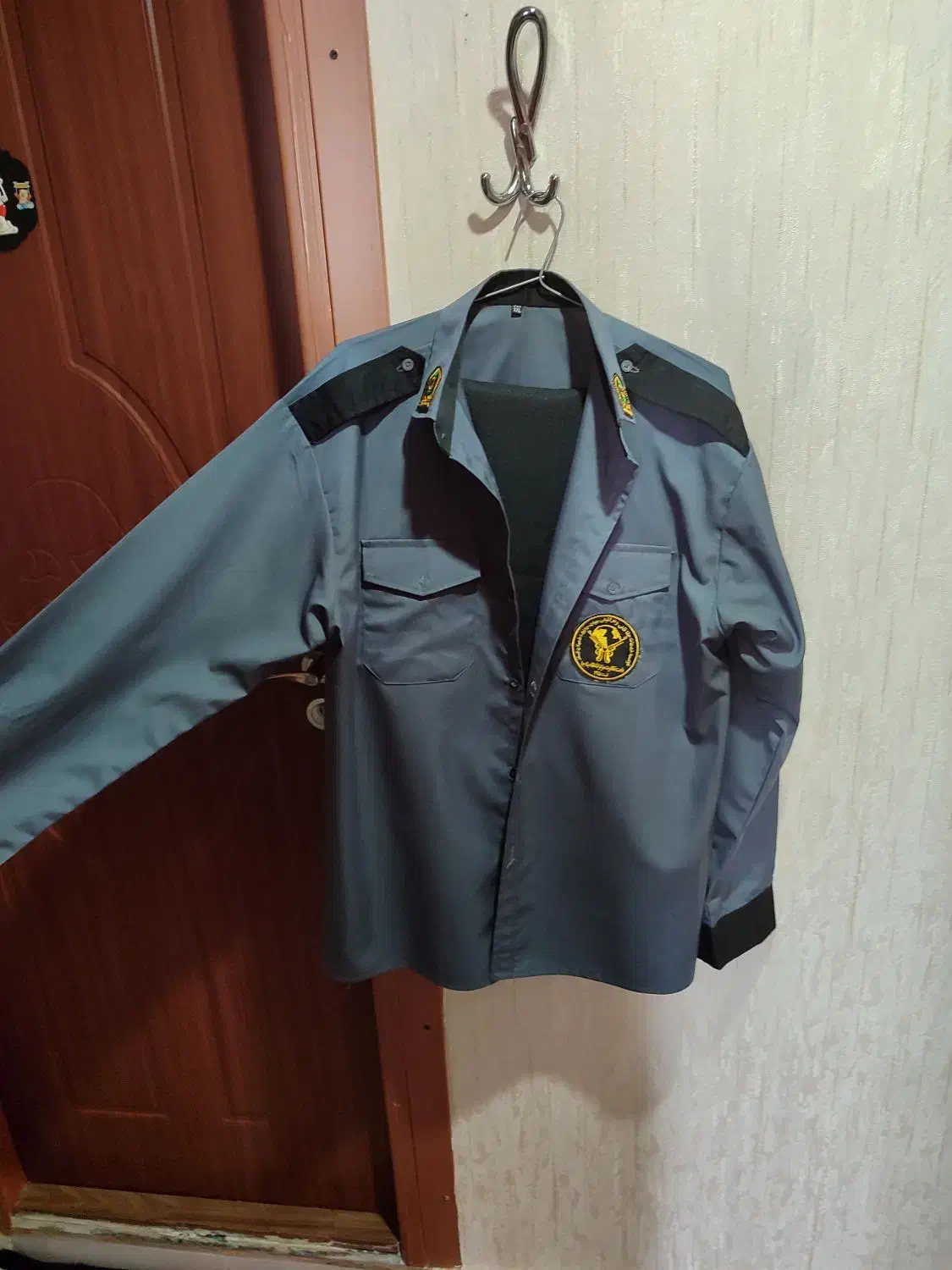 لباس نگهبانی پلیس یار|لباس|گلبهار, شهر جدید گلبهار|دیوار