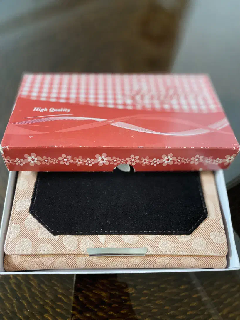 کیف پول|کیف، کفش، کمربند|رشت, دروازه لاکان|دیوار