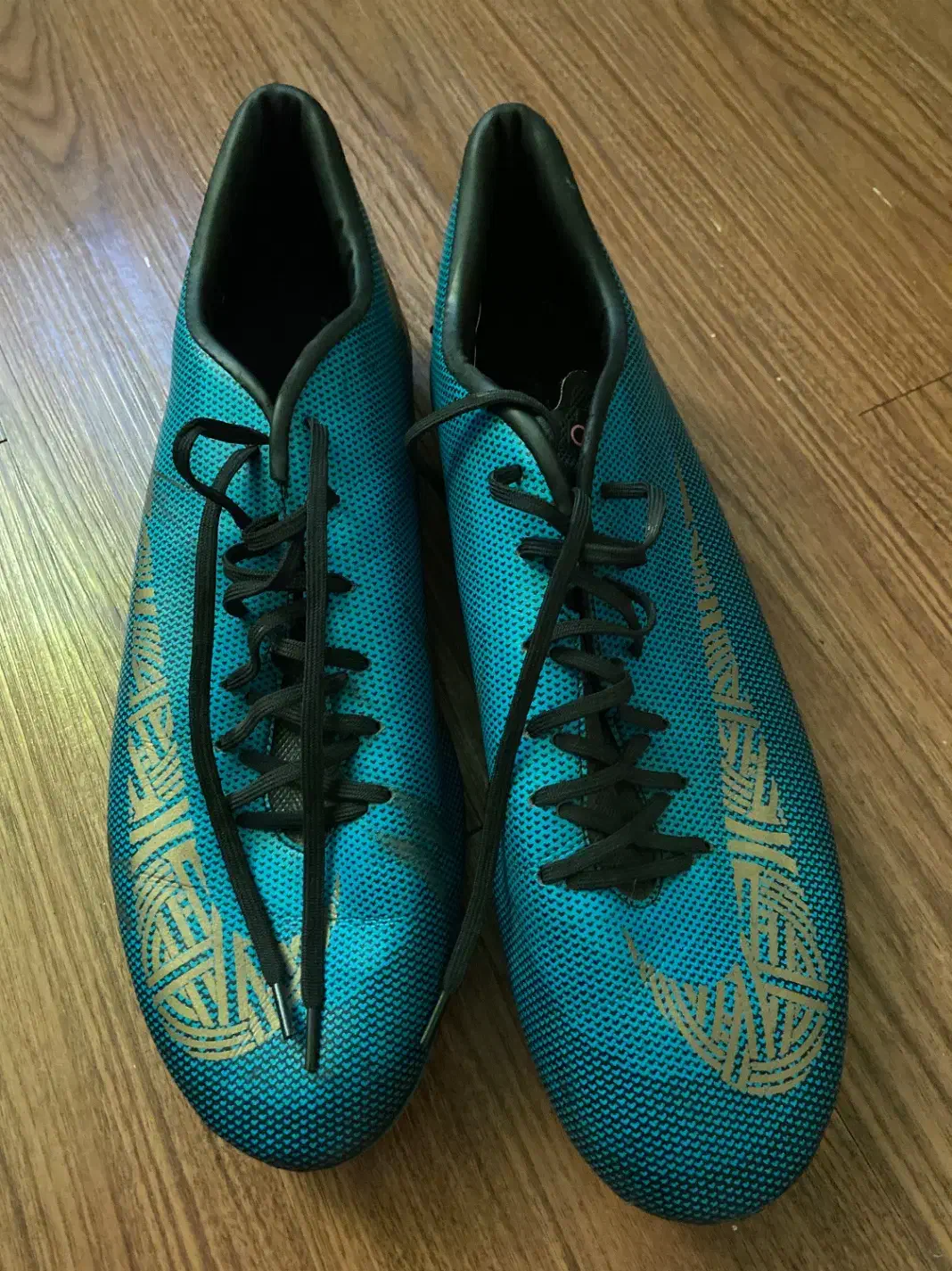 کفش چمن فوتبال|ورزش‌های توپی|کرج, عظیمیه|دیوار