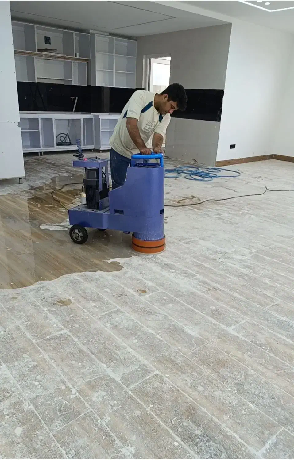 شستشو مبلمان وکاشیساب وصفرتاصدمنزل|خدمات نظافت|کازرون, |دیوار