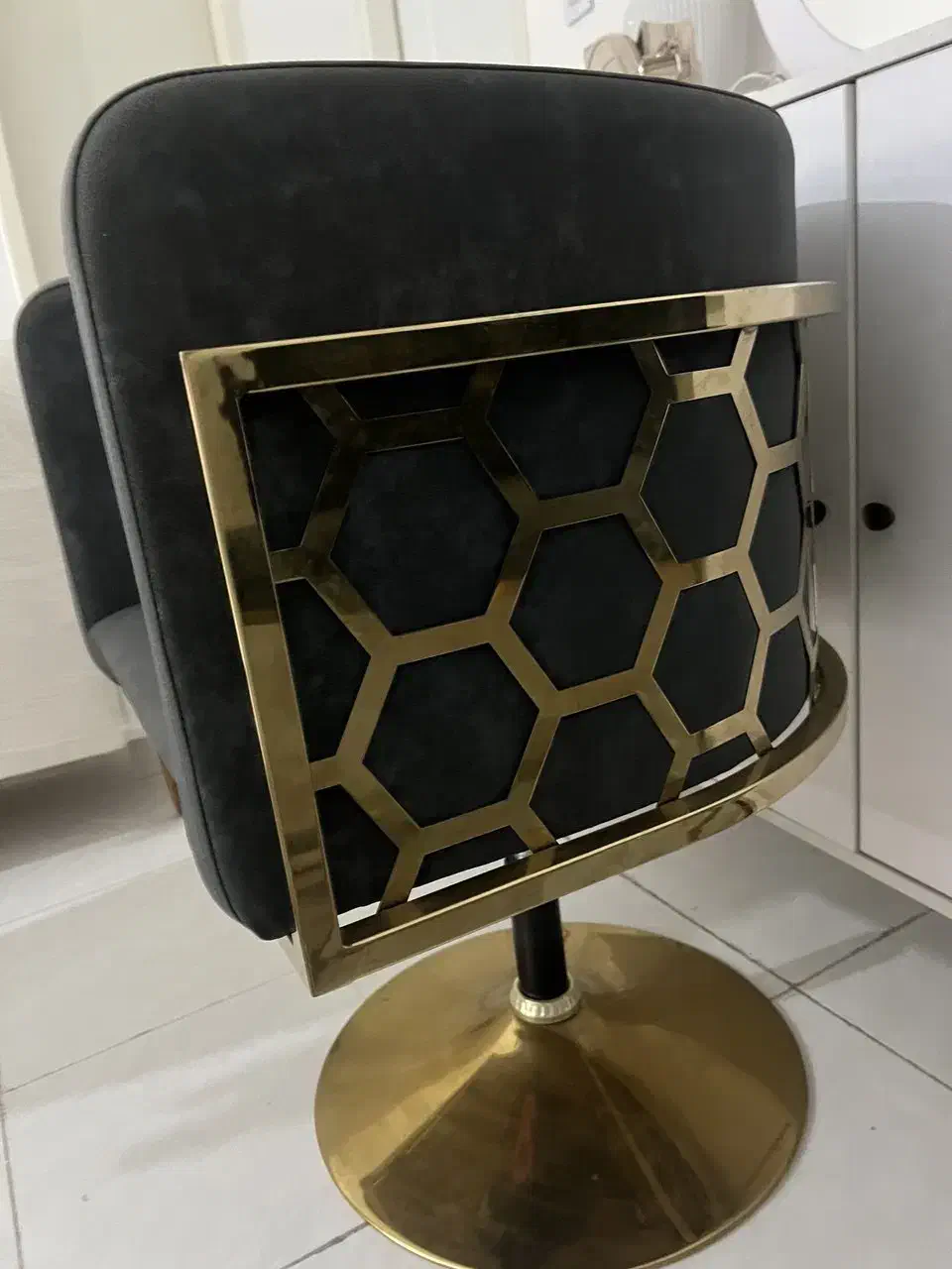 صندلی آرایشگاه|آرایشگاه و سالن‌های زیبایی|هشتگرد, شهرک بعثت|دیوار