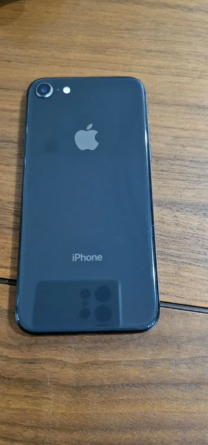 گوشی آیفون ۸ ، ۶۴ گیگ ، با سلامت باتری ۶۲ درصد|موبایل|ساری, |دیوار