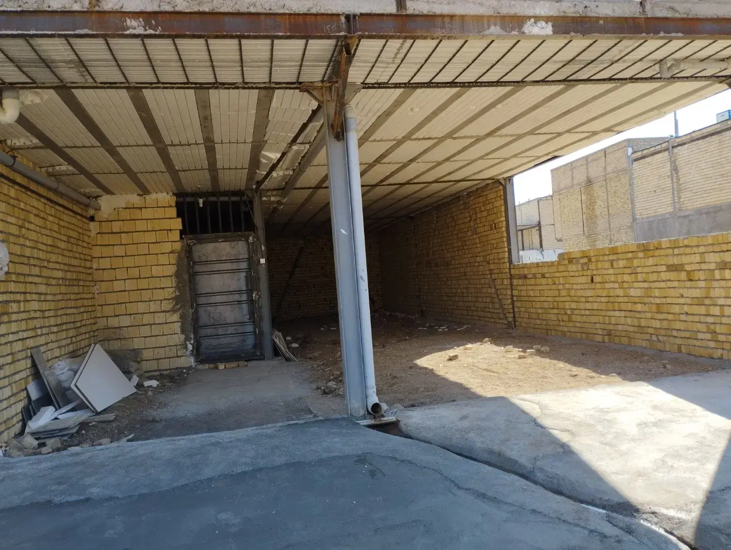 پیلوت ۱۰۰ متری|اجارهٔ مغازه و غرفه|خرم‌آباد, |دیوار