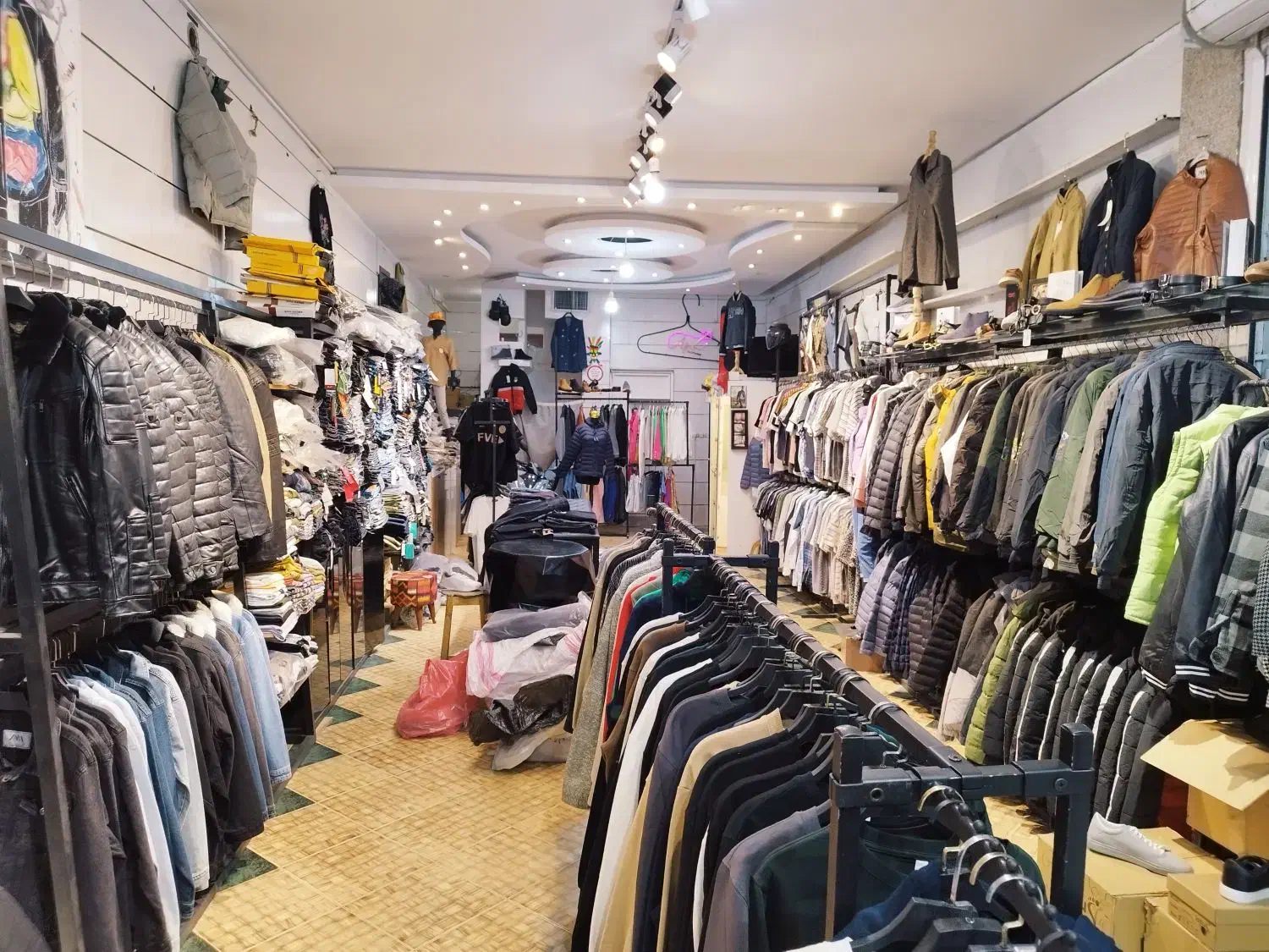 واگذاری فروشگاه پوشاک|لباس|خمینیشهر, |دیوار