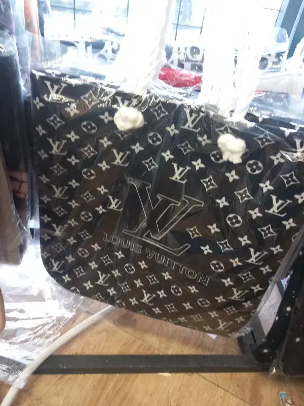 کیف|کیف، کفش، کمربند|میانه, |دیوار