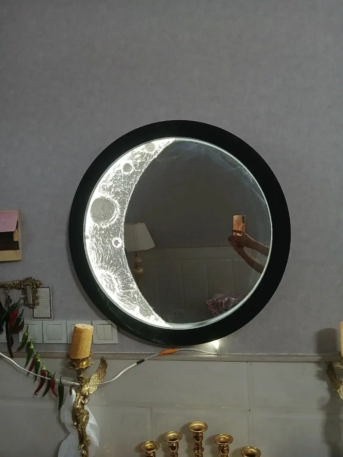 اینه ماه|آینه|نیشابور, میدان حافظ|دیوار