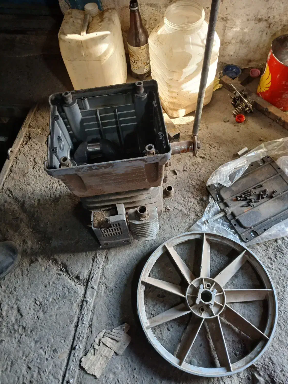 تعمیر کمپرسور ۲۵۰ ، ۳۵۰ ، ۵۰۰، ۱۰۰۰ لیتری|ابزارآلات|نسیم‌شهر, |دیوار