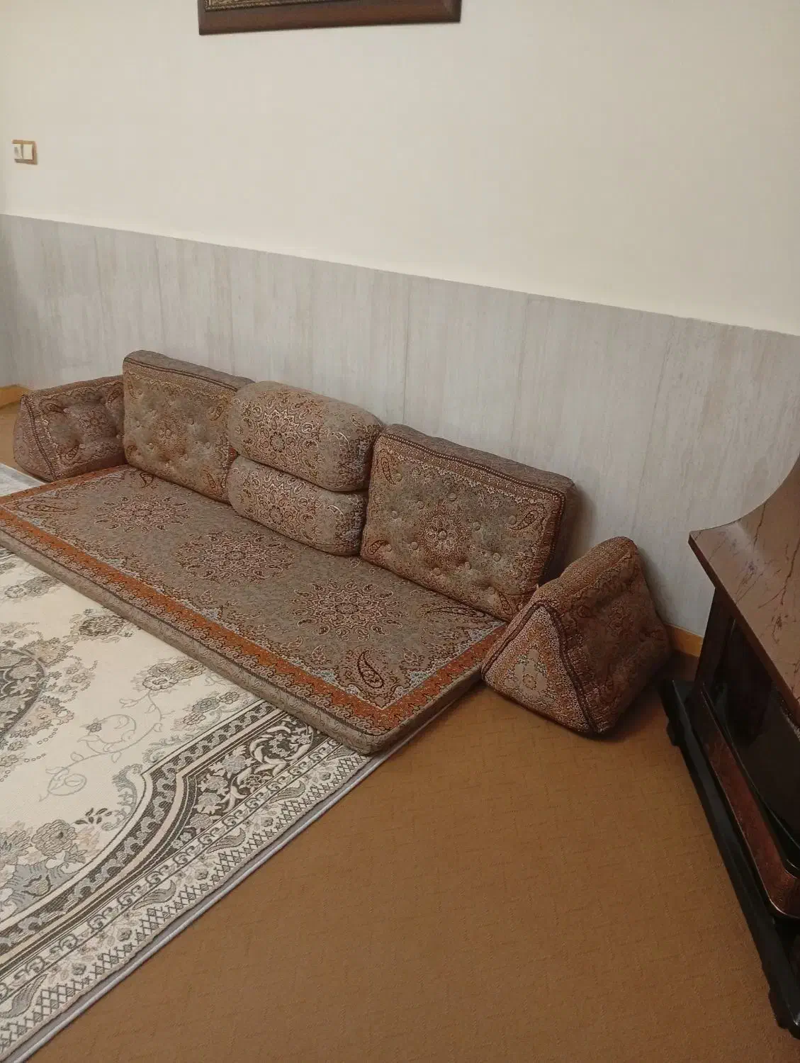 تشک و پشتی شاه نشین با یه روتشکی اضافه|پشتی|الوند, |دیوار