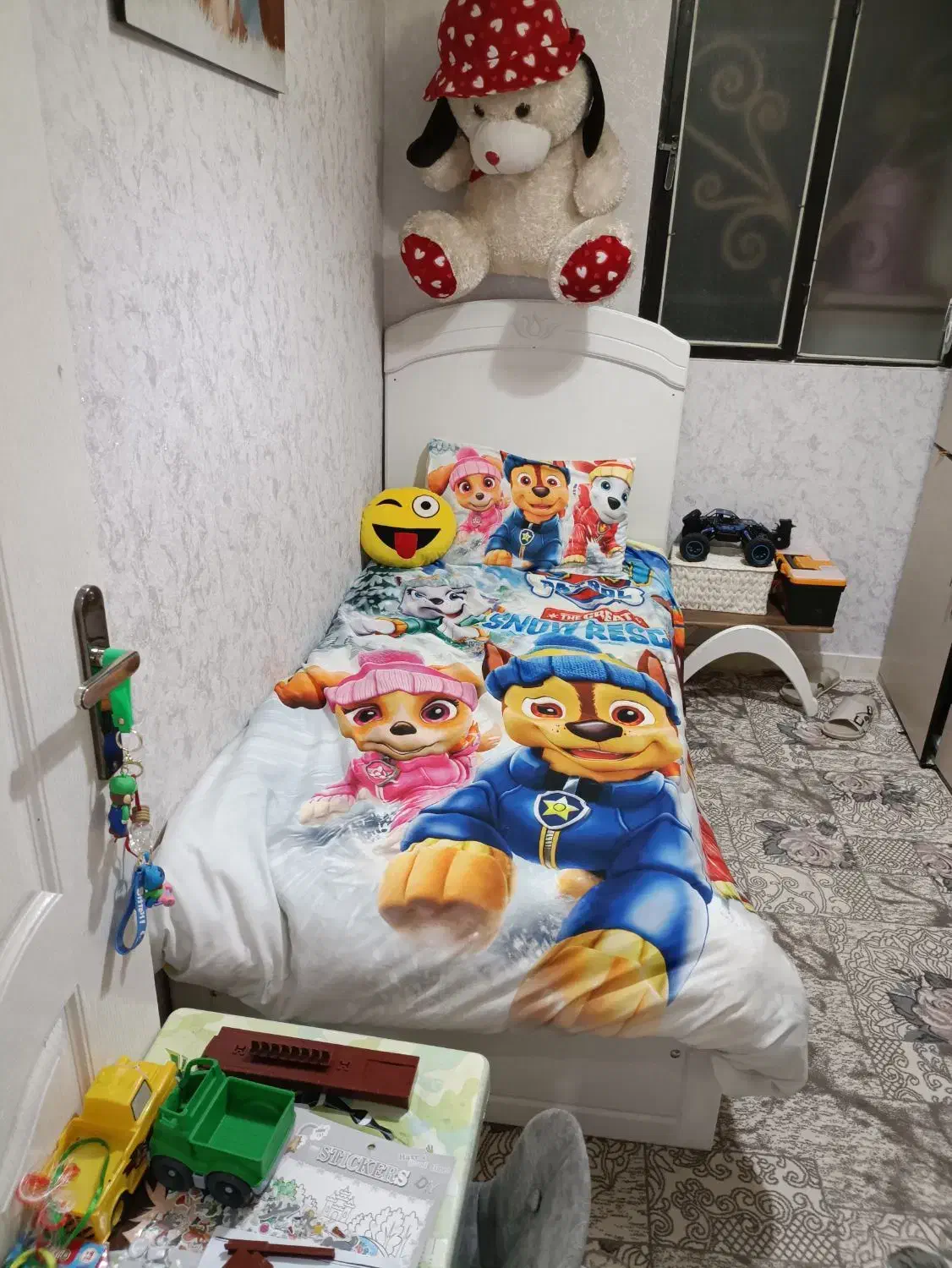 تختخواب به همراه کمد|تخت و صندلی بچه|نظرآباد, نظرآباد|دیوار