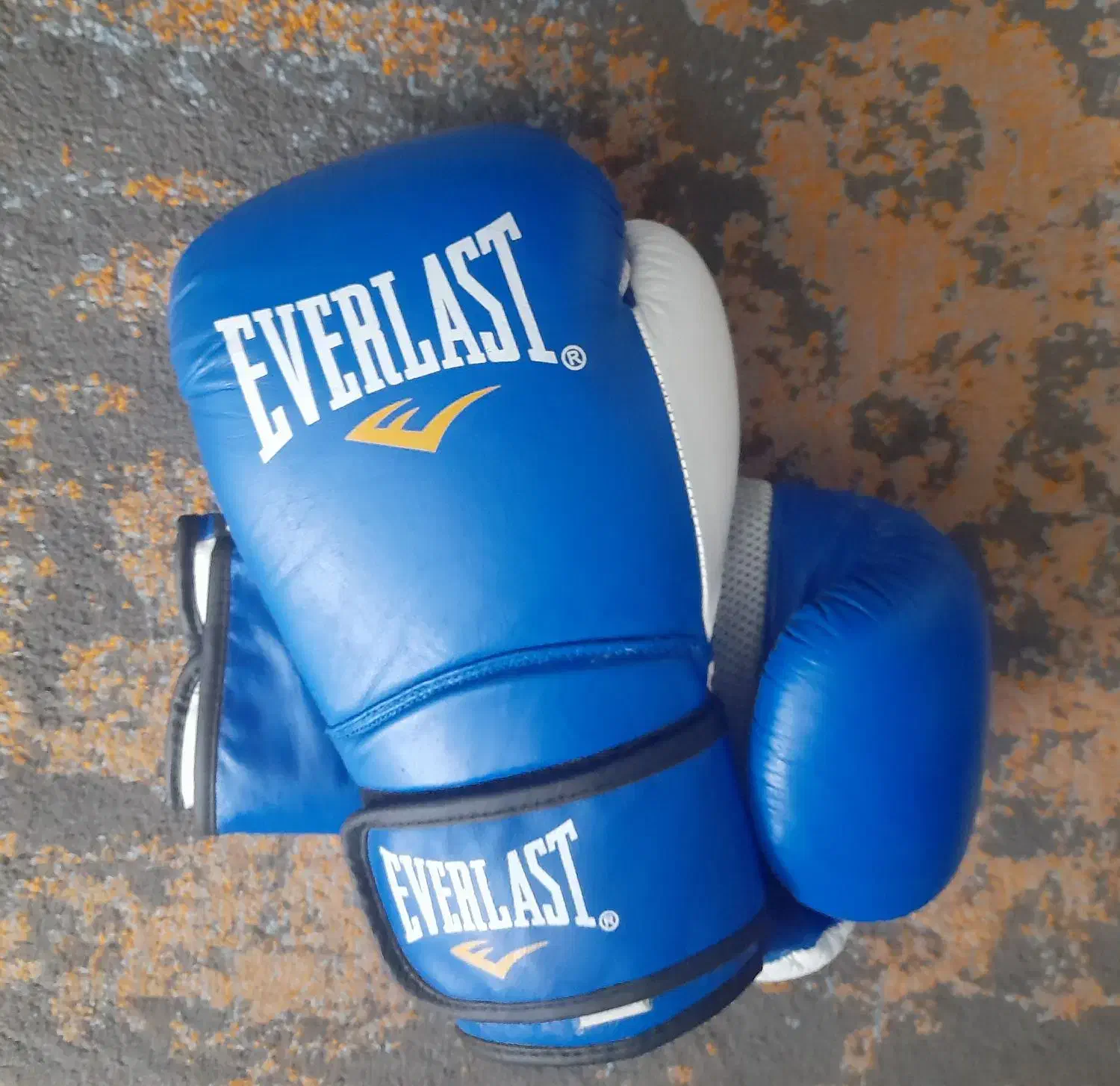 دستکش بوکس|تجهیزات ورزشی|هشتگرد, هشتگرد قدیم|دیوار