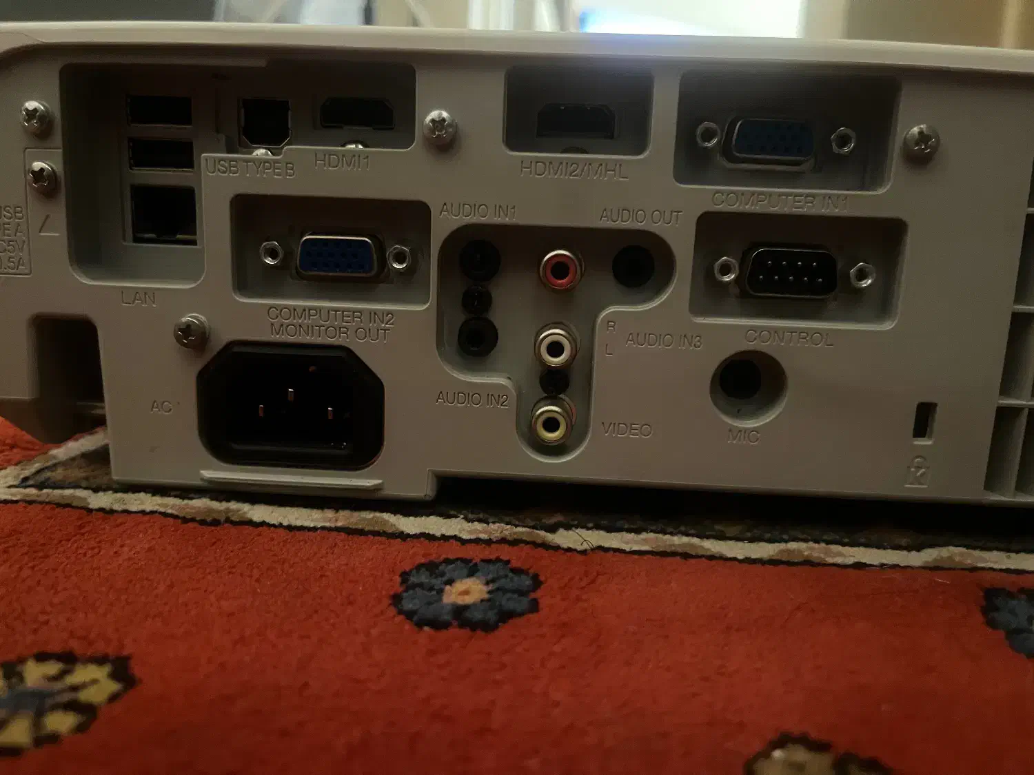 ویدیوپرژکتور Hitachi بسیار تمیز و کم کارکرد|تلویزیون و پروژکتور|تهران, هوانیروز|دیوار