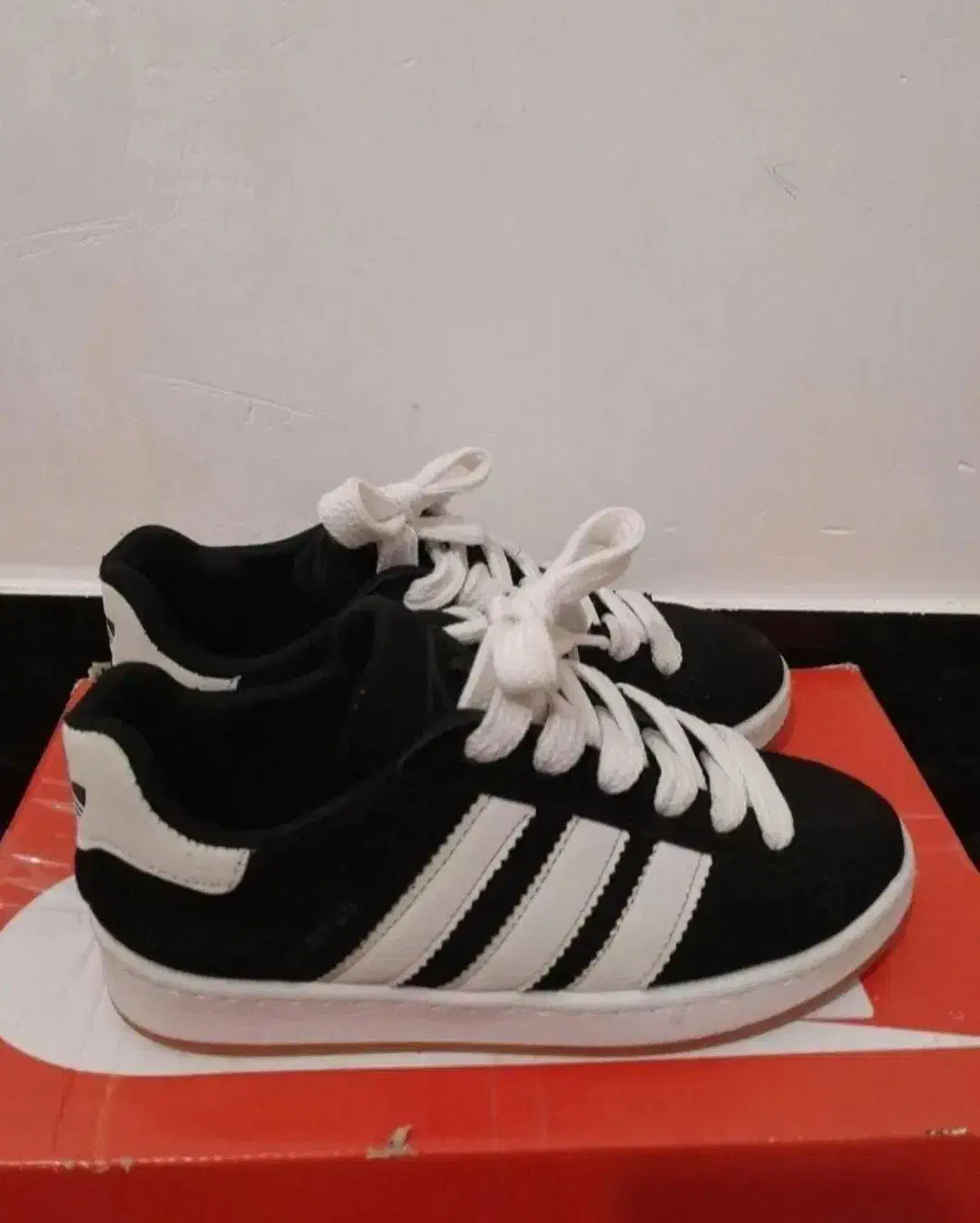 کفش|کیف، کفش، کمربند|شهریار, شهریار|دیوار