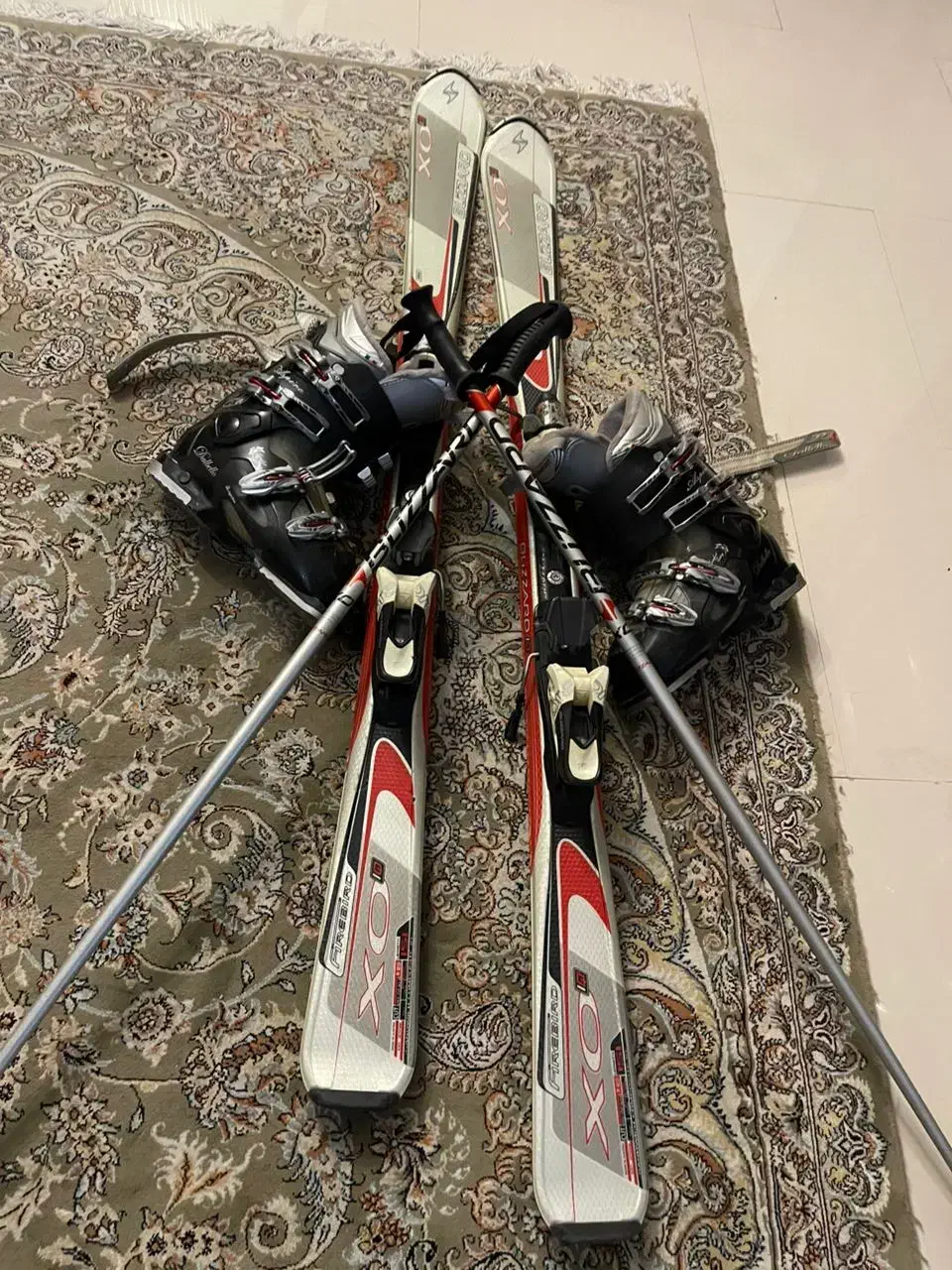 لباس و چوب اسکی کامل با متعلقات|ورزش‌های زمستانی|تهران, کرمان|دیوار