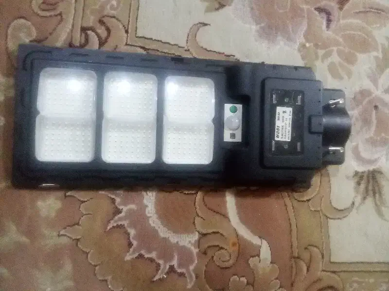 پنل خورشیدی سالم وتمیز در حد نو|لامپ و چراغ|الوند, |دیوار