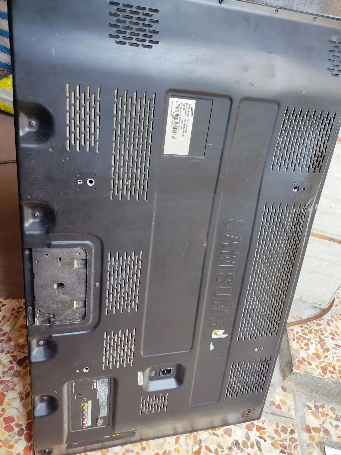 تلویزیون شیشه اش شکسته بفروش میرسه قیمت توافقی|تلویزیون و پروژکتور|ایذه, |دیوار