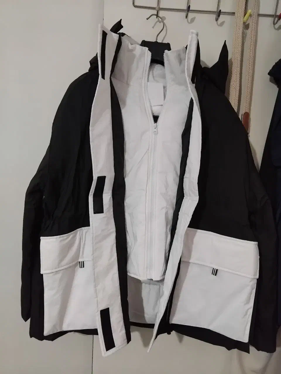 کاپشن نونو|لباس|رودهن, |دیوار