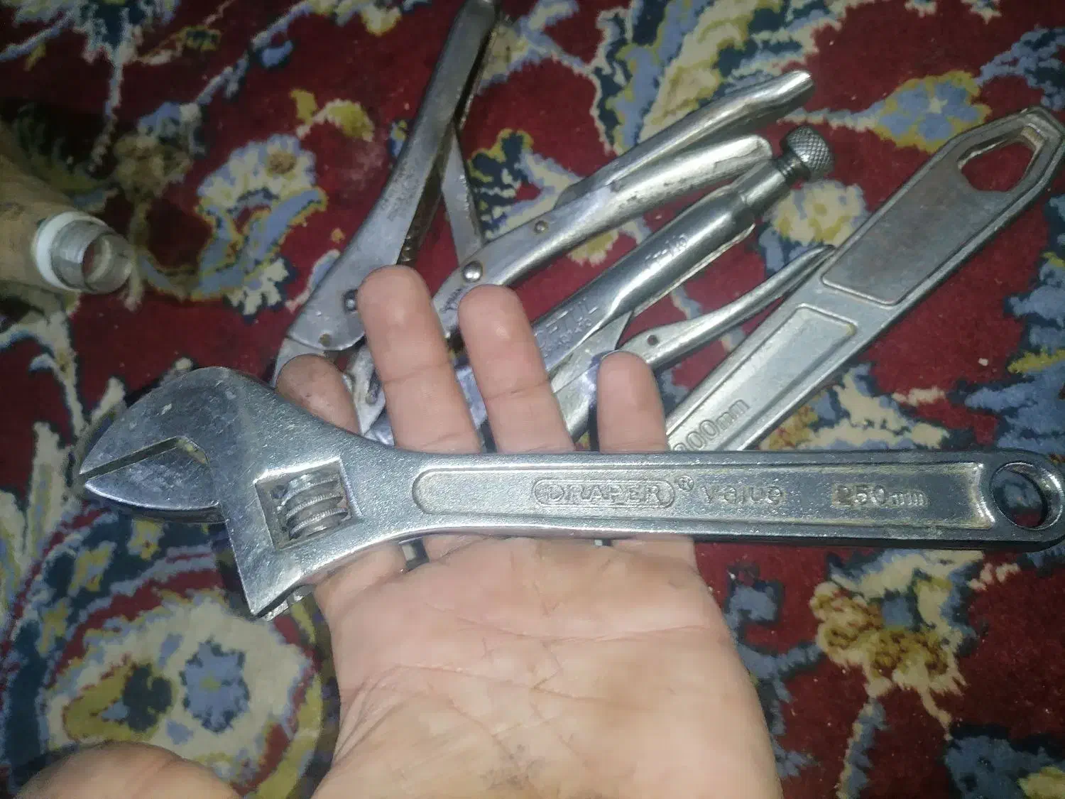 تعدادی آچار|ابزارآلات|بیرجند, |دیوار