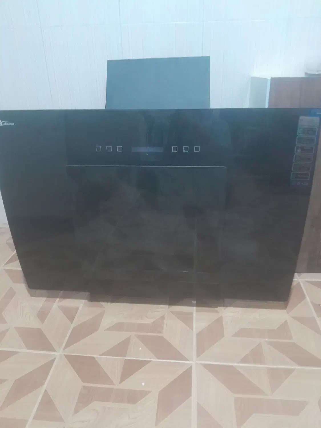 سلام هودپابه نو|هود|شاهین‌شهر, گزبرخوار|دیوار