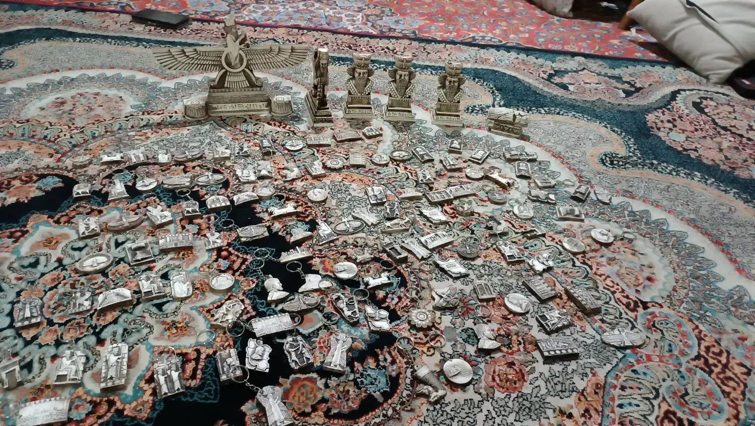 دسته کلید های هخامنشی در قیمت های مناسب|صنایع دستی و سایر لوازم تزئینی|مهریز, |دیوار