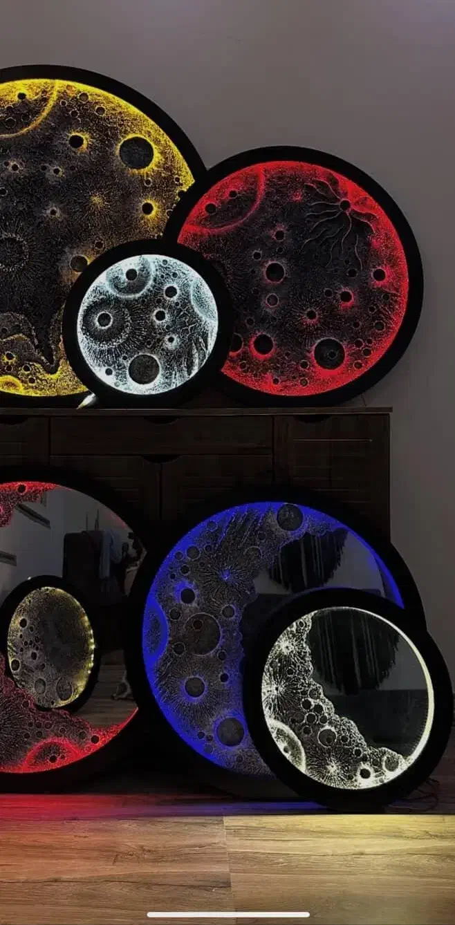 آینه ماه|آینه|میبد, |دیوار