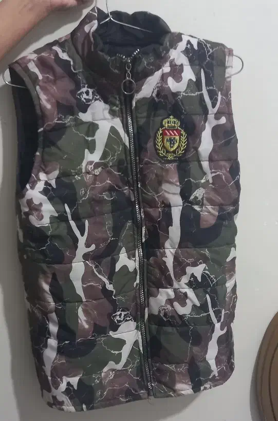 تعدادی لباس کاملا نو|لباس|تربتحیدریه, باغ سلطانی|دیوار