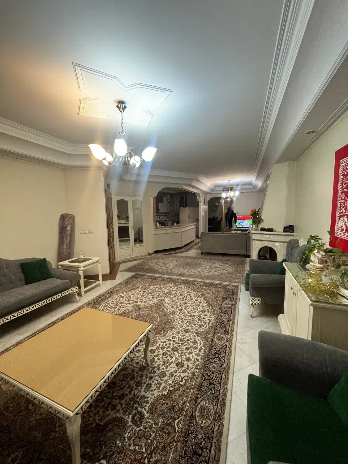 ۱۳۰متر ۳ خوابه غربی های فلکه سوم تهرانپارس