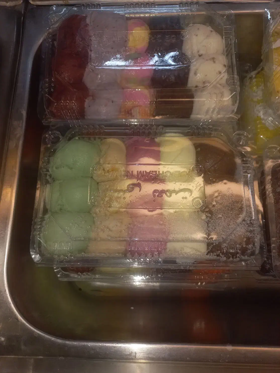 استخدام در بستنی فروشی|استخدام خدمات فروشگاه و رستوران|برازجان, |دیوار