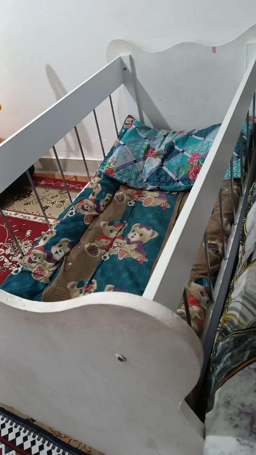 تخت کودک سایز بزرگ|تخت و سرویس خواب|باوی, |دیوار