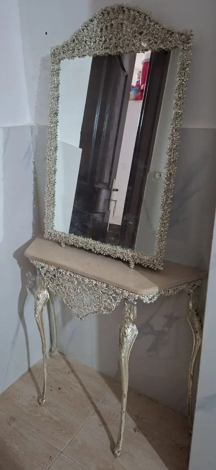 ویترین و آینه وشمعدان|بوفه، ویترین، کنسول|اصفهان, ارغوانیه|دیوار