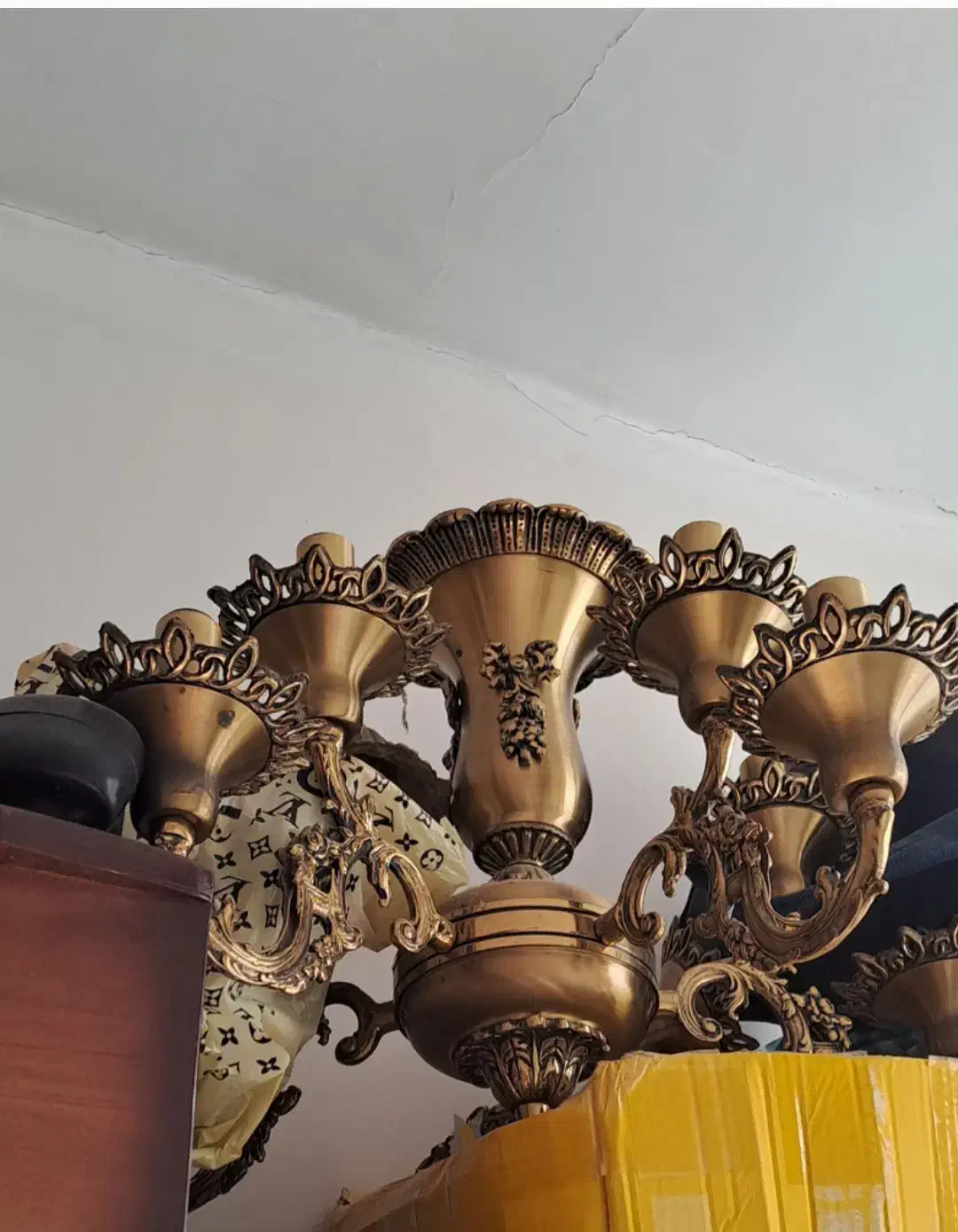 لوستر برنزی|لوستر و چراغ آویز|اندیشه, اندیشه فاز ۱|دیوار