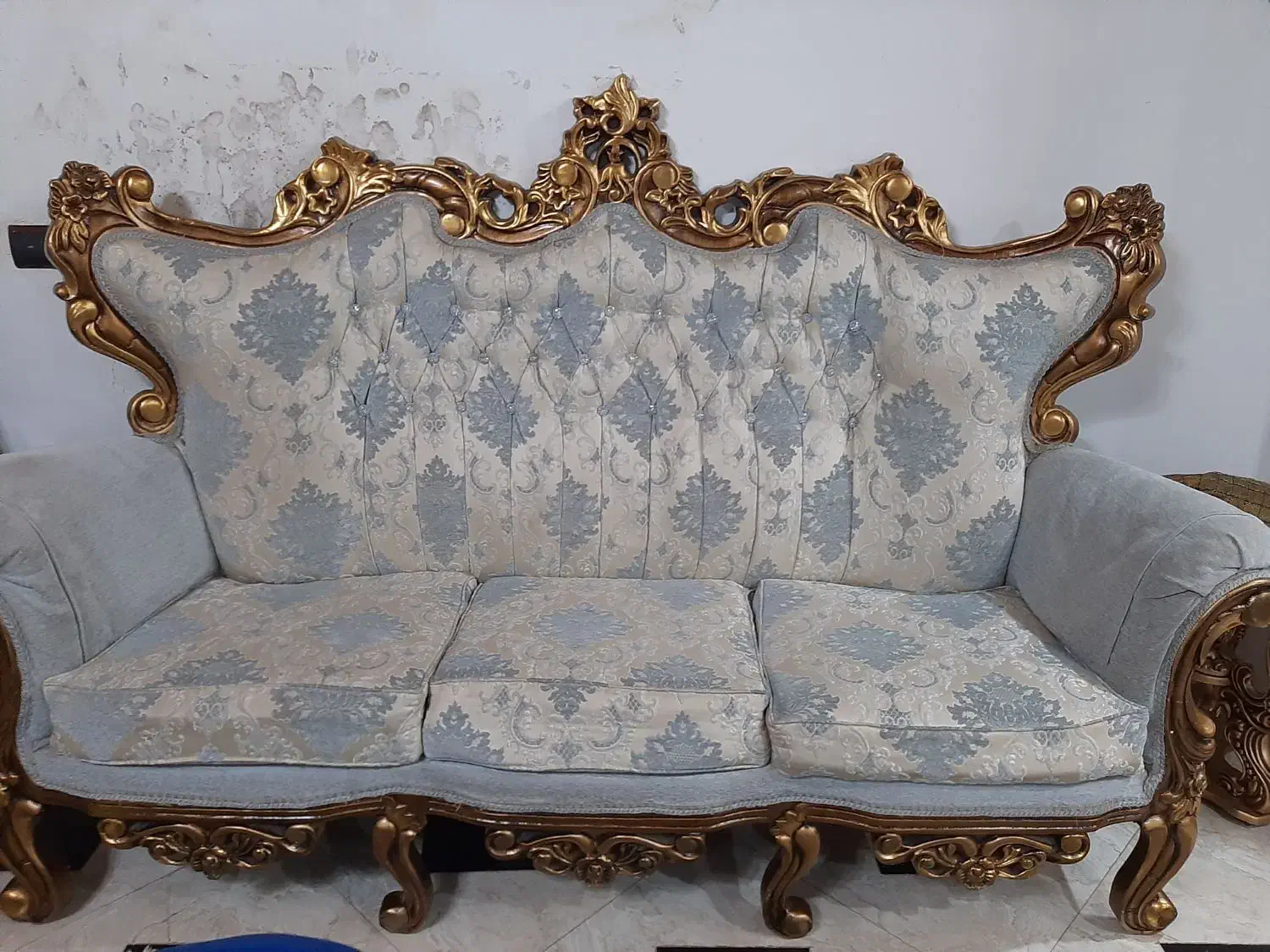 مبل سلطنتی ۷ نفره همراه با میز عسلی جنس چوب|مبلمان خانگی و میز عسلی|کلارآباد, |دیوار
