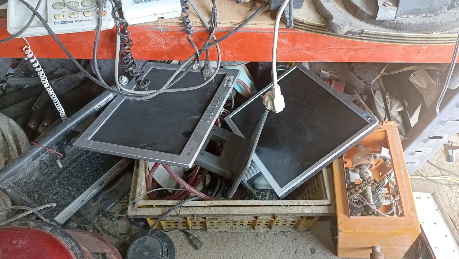 فروش تعدادیدوربین مداربسته ودستگاه..مانیتور|دوربین مداربسته|خمینی‌شهر, |دیوار