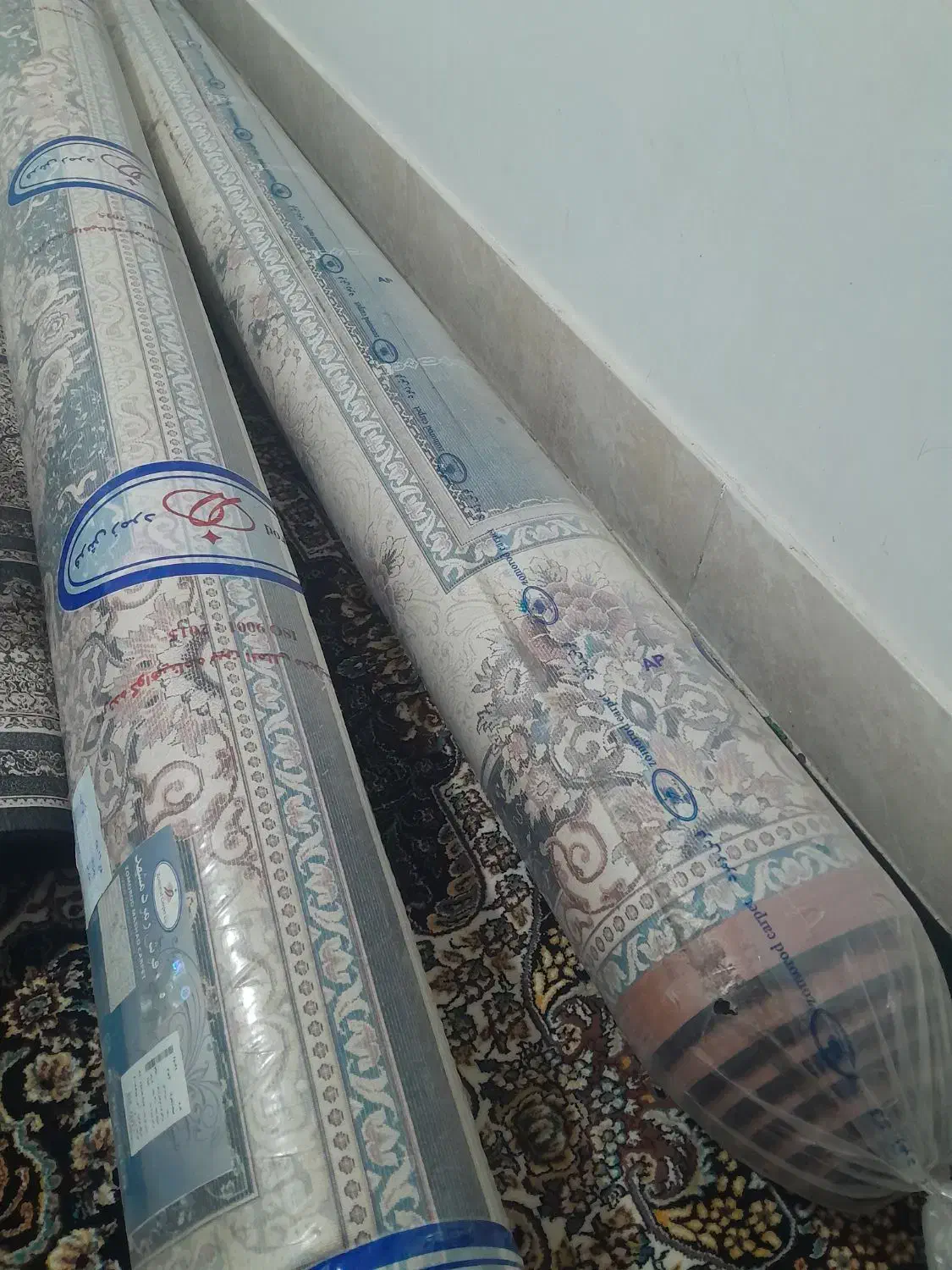 فرش ۱۲متری ۲عدد نو داخل کاور|فرش|زاهدان, |دیوار