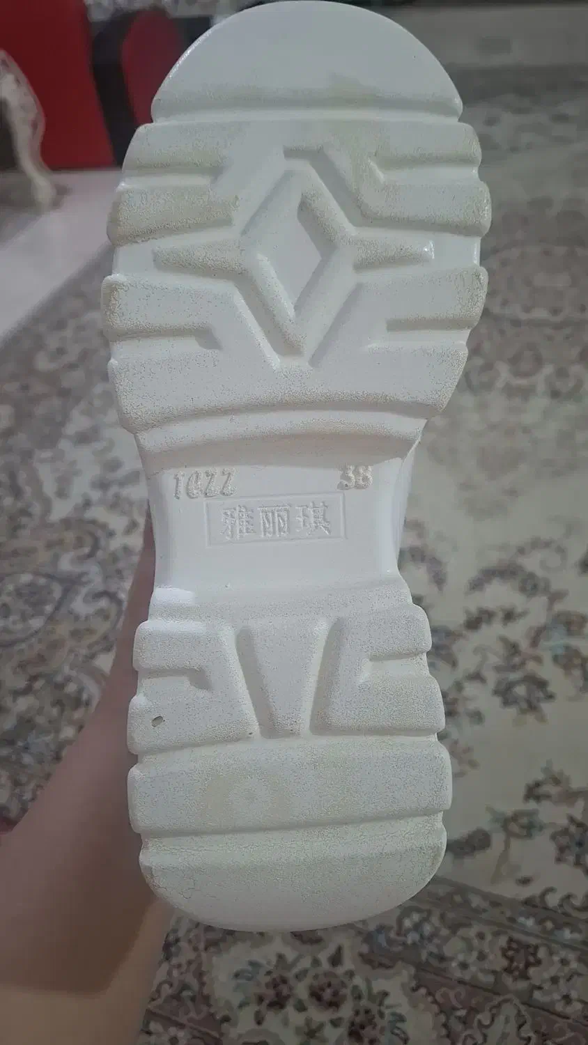 بوت زنانه|کیف، کفش، کمربند|صدرا-فارس, فاز ۲|دیوار