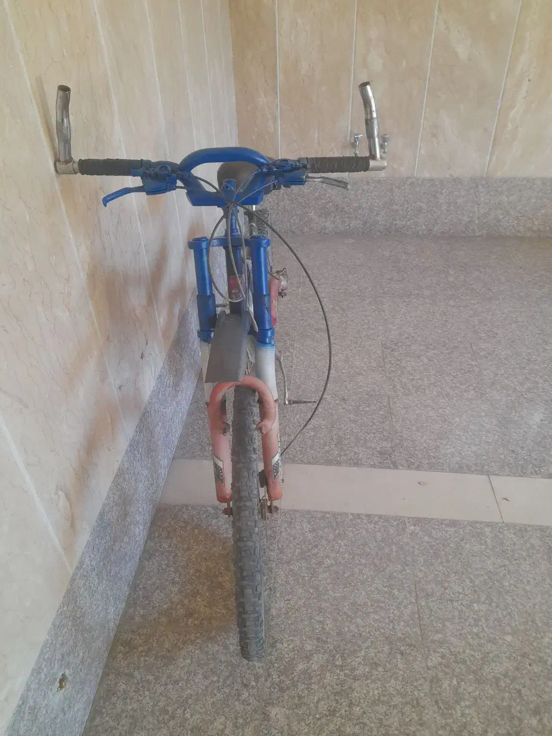 دوچرخه 26کاملاسالم فقط لاستیک جلویه کم ضعیف است|دوچرخه، اسکیت، اسکوتر|رودهن, |دیوار