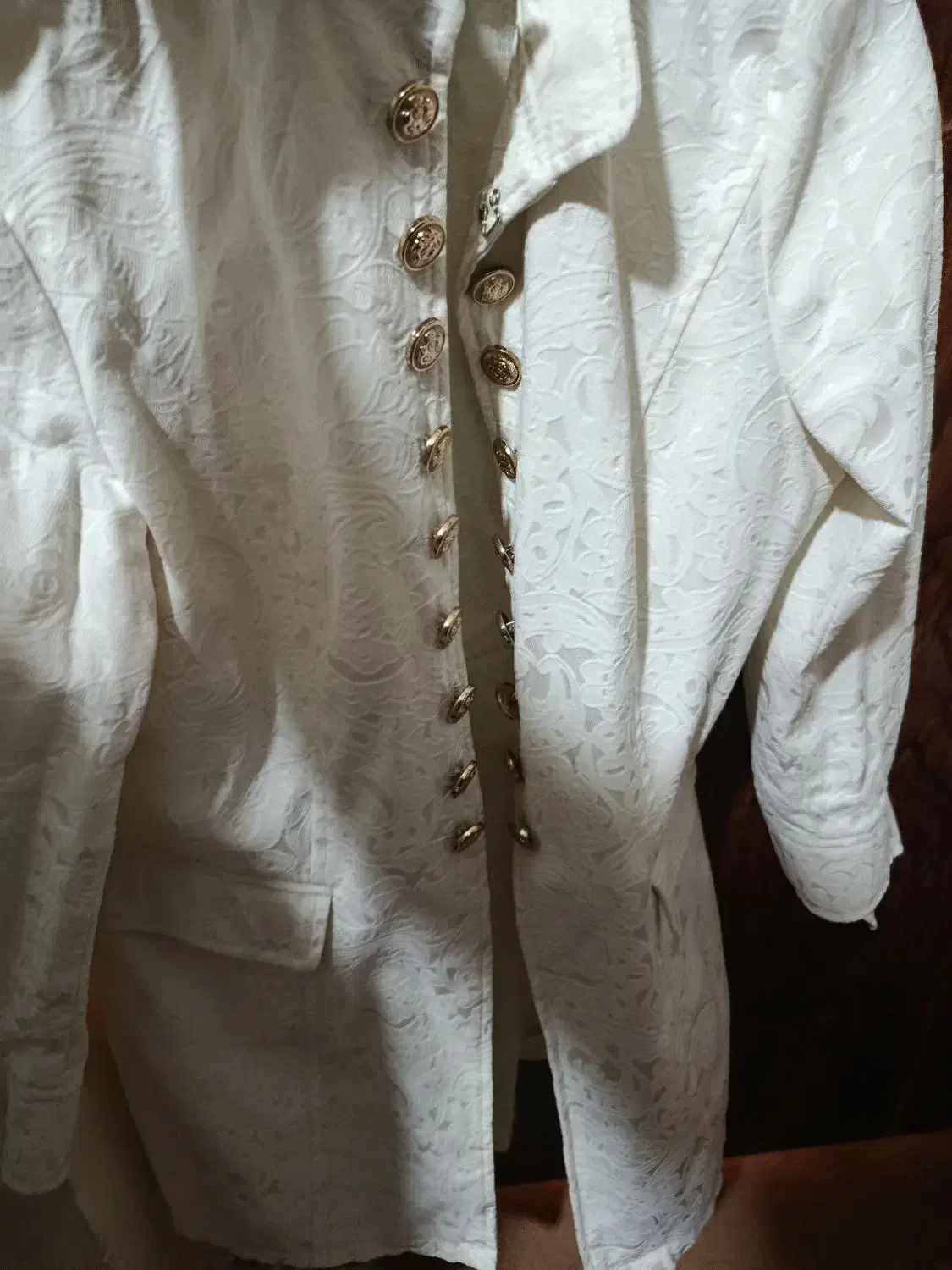 کت نو|لباس|شیراز, بعثت|دیوار