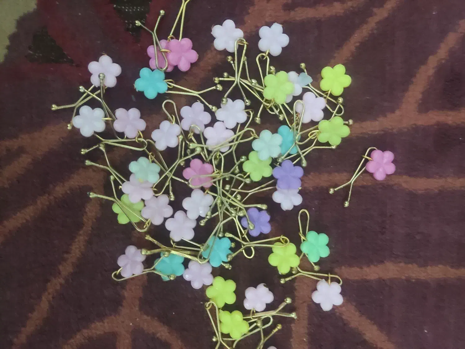 مقداری گیره روسری و گوشواره|بدلیجات|محمدشهر, شهرک چمران|دیوار